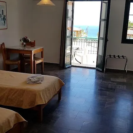 Hotel Camari Garden
